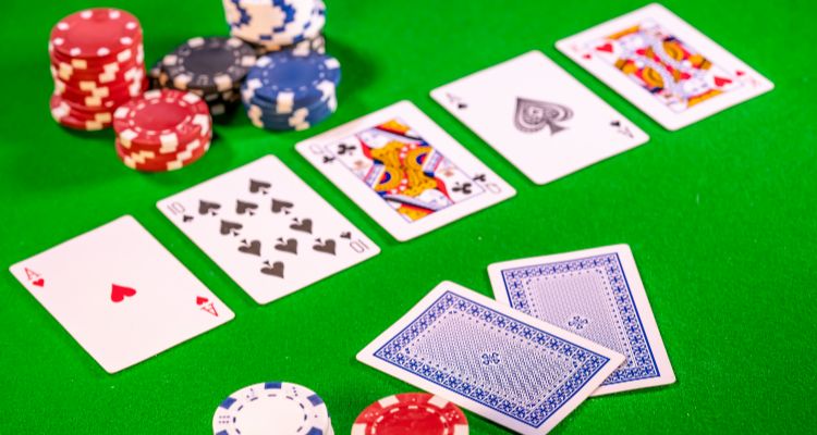 Kortų dalinimas ir etapai